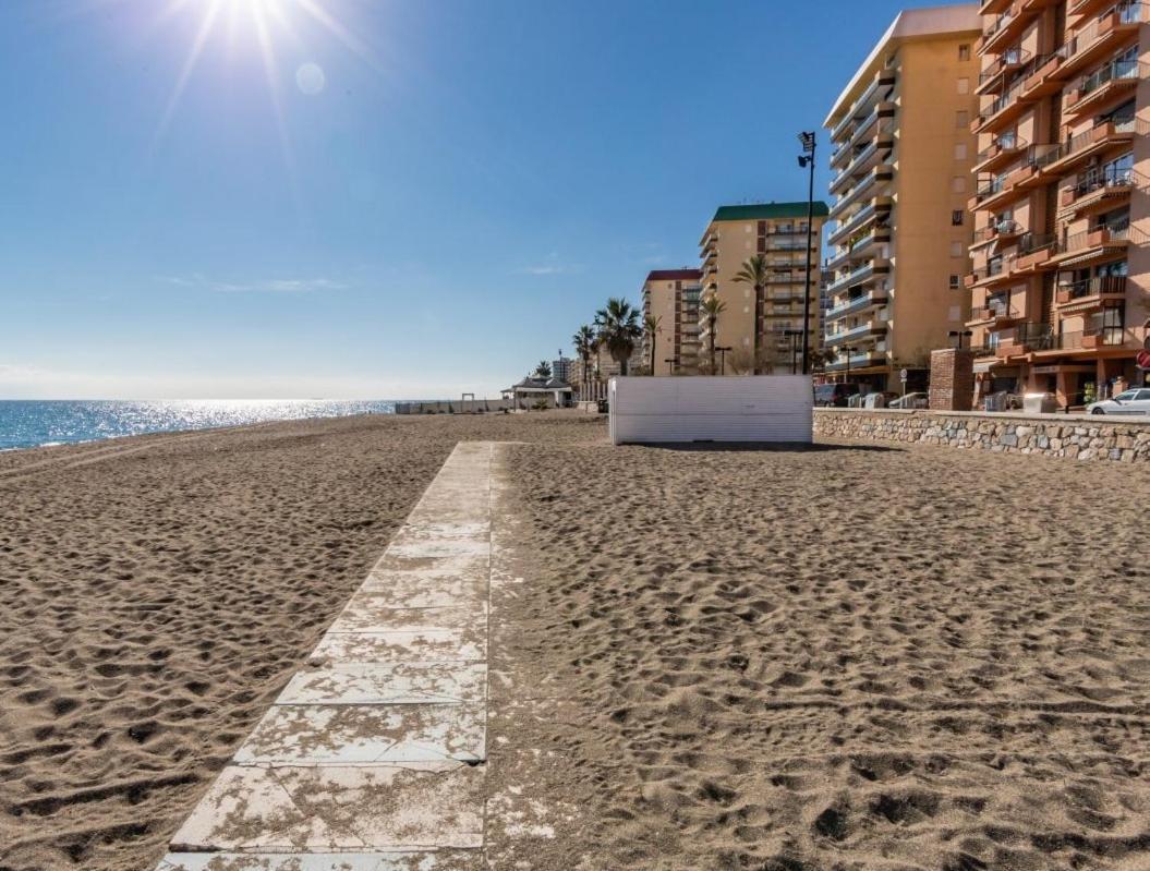 Fuengirola. Bonito Apartamento En Paseo Maritimo. Espectaculares Vistas Al Mar. Primera Linea Екстер'єр фото
